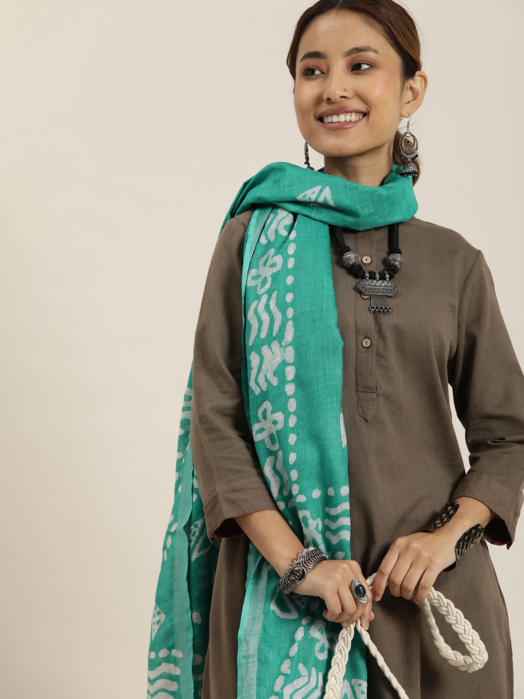 

Taavi Ethnic Motifs Dyed Pure Cotton Batik Bhagalpuri Handloom Dupatta, Green
