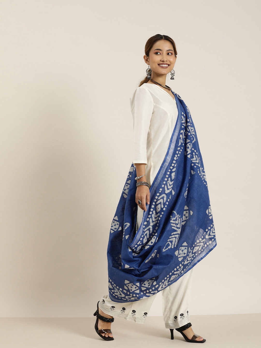 

Taavi Ethnic Motifs Dyed Pure Cotton Batik Bhagalpuri Handloom Dupatta, Blue