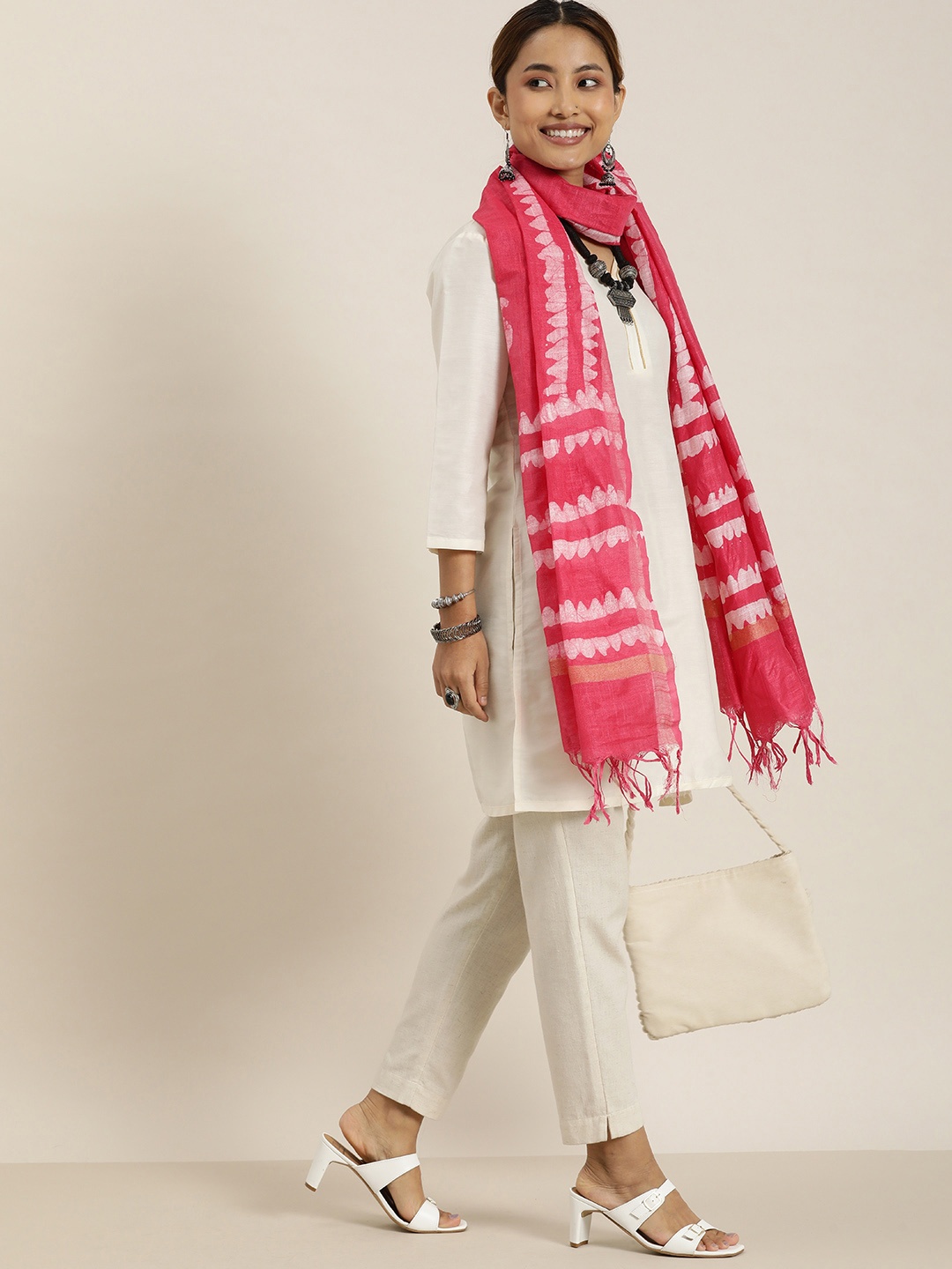 

Taavi Dyed Pure Cotton Batik Bhagalpuri Handloom Dupatta, Pink