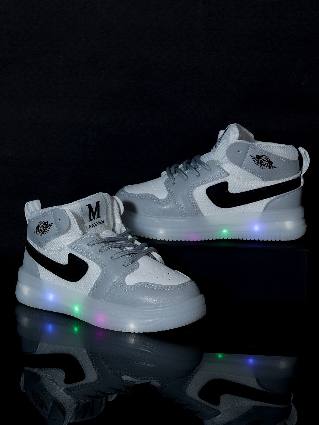

PASSION PETALS Kids Colourblocked LED Lightweight Sneakers, White
