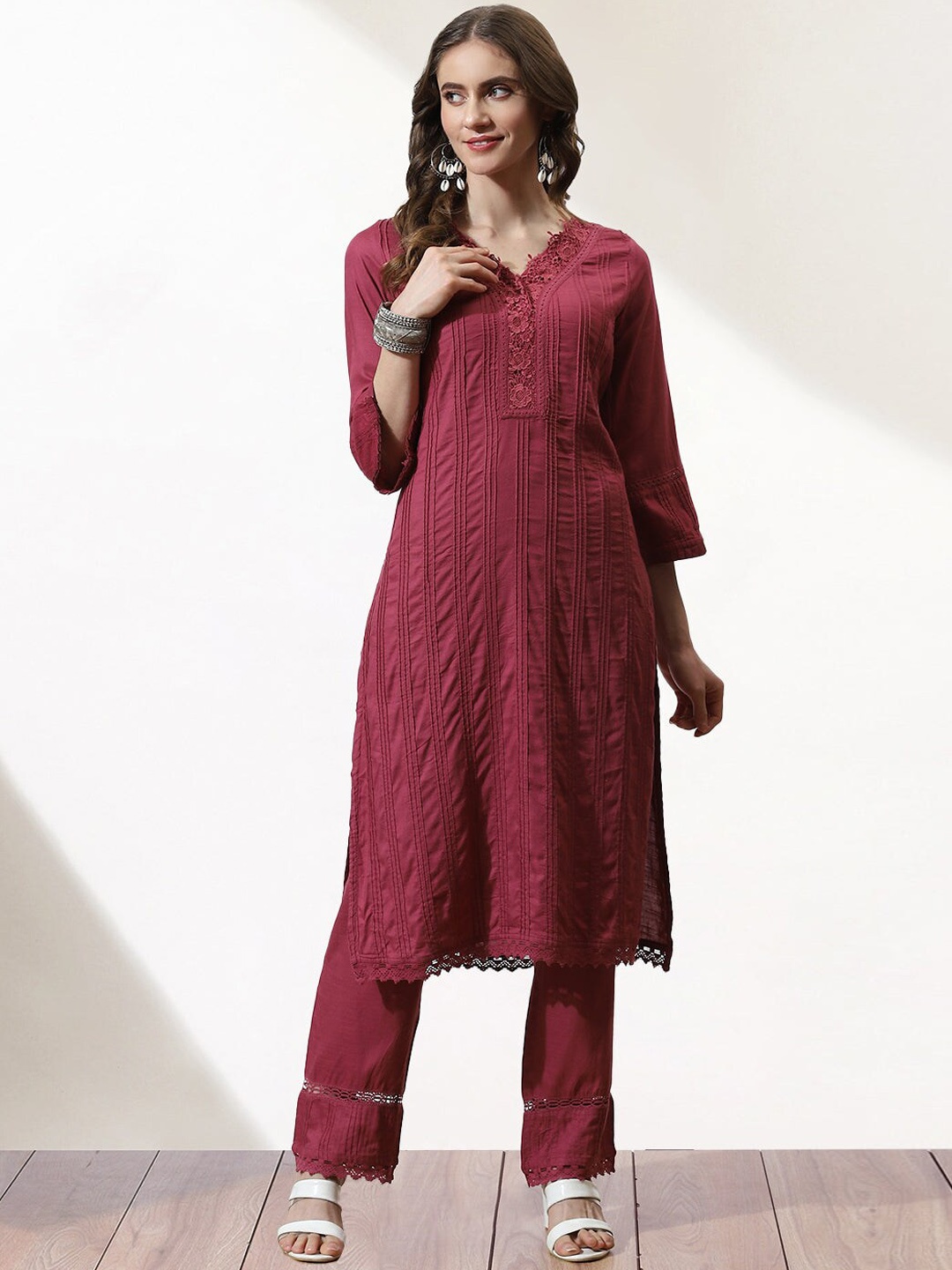 

Lakshita Women Lace V-Neck Kurta with Trousers, Red
