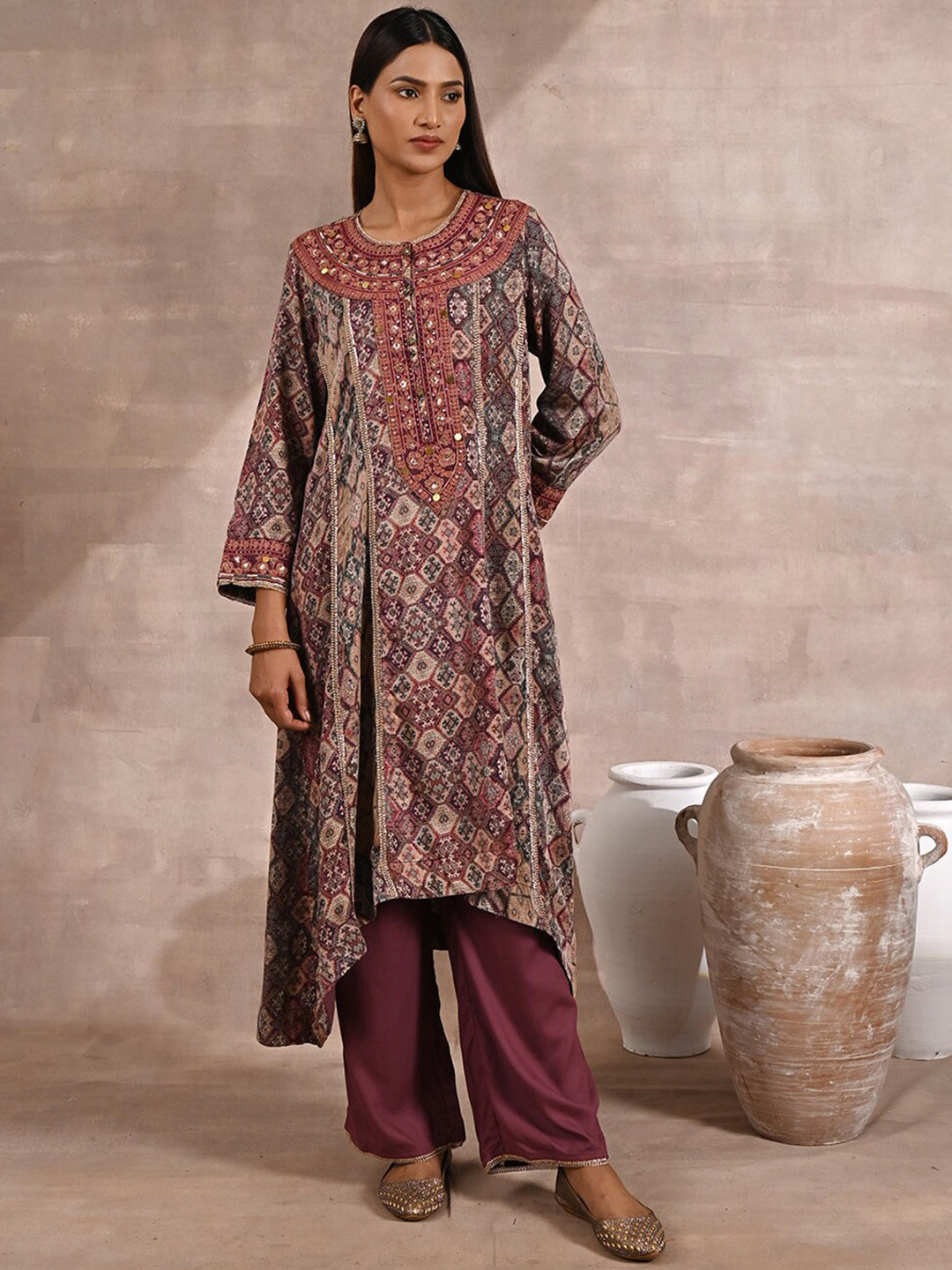 

Lakshita Women Ethnic Motifs Embroidered Sequinned Kurta With Palazzos, Pink