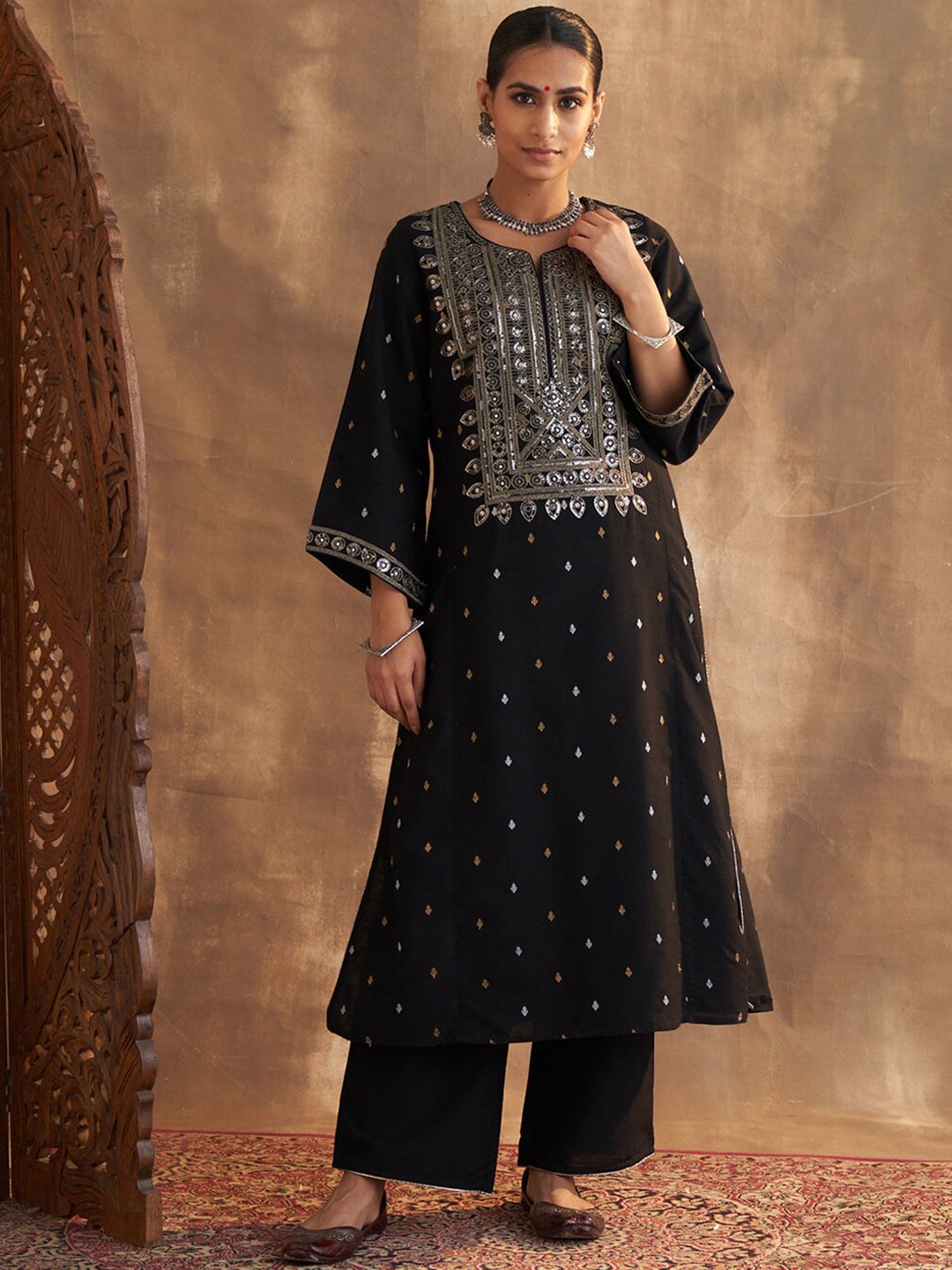 

Lakshita Women Notched Neck Ethnic Motifs Embroidered Sequinned Kurta With Palazzos, Black
