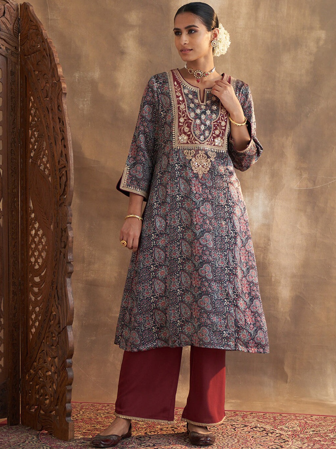 

Lakshita Notched Neck Ethnic Motifs Embroidered Sequinned Kurta With Palazzos, Grey