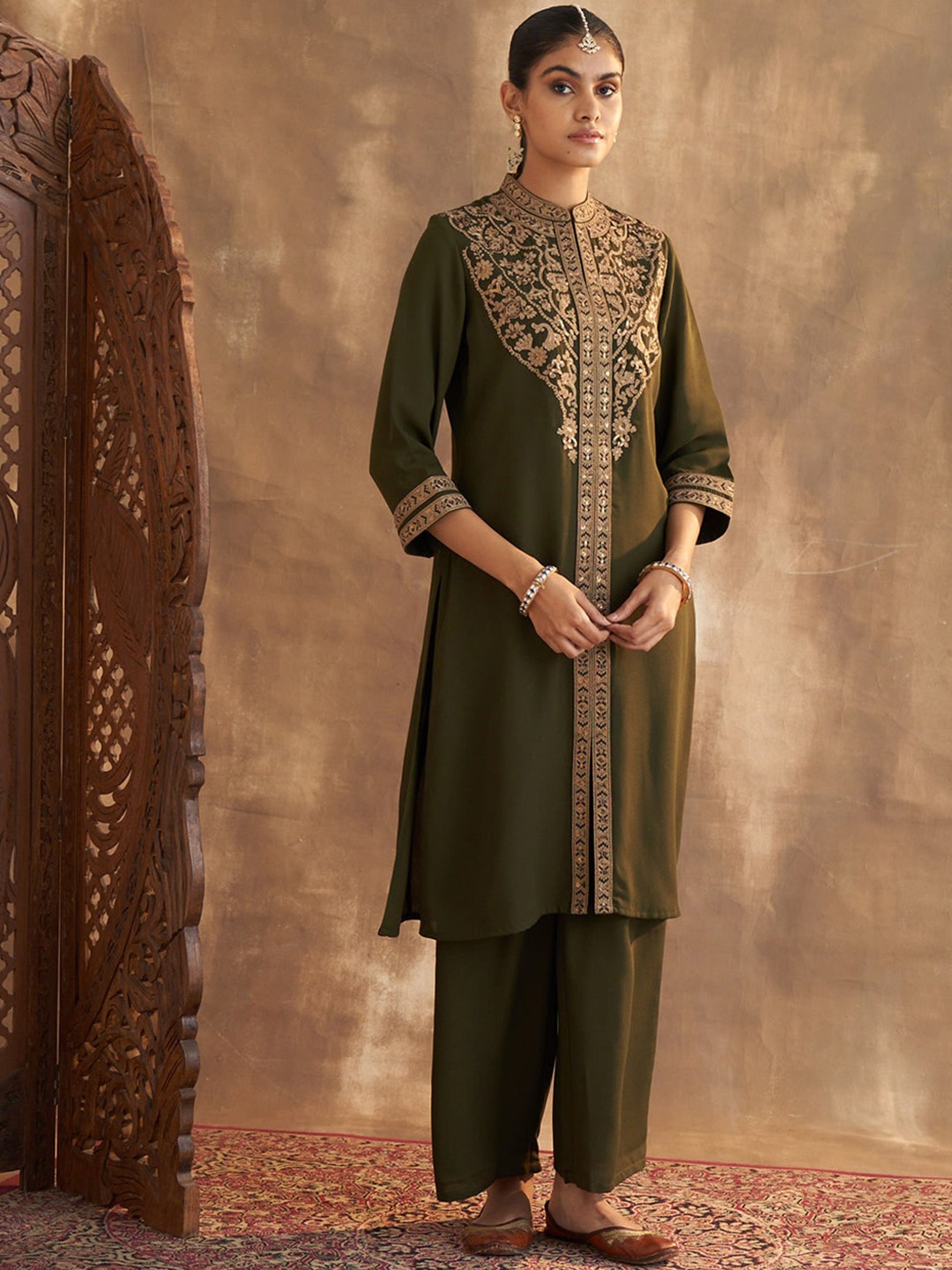 

Lakshita Women Ethnic Motifs Embroidered Sequinned Kurta With Palazzos, Olive
