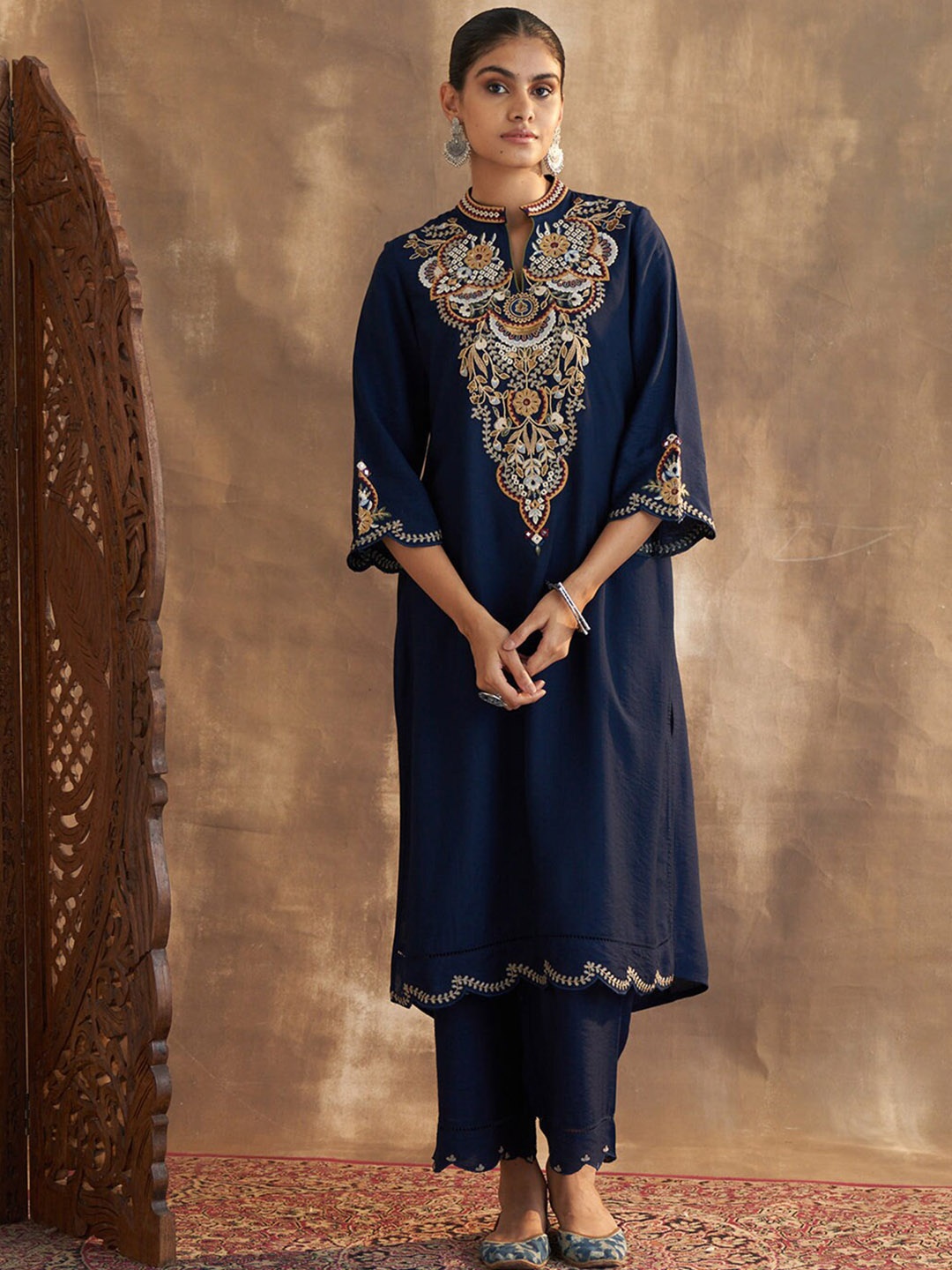 

Lakshita Women Ethnic Motifs Embroidered Kurta With Trousers, Navy blue