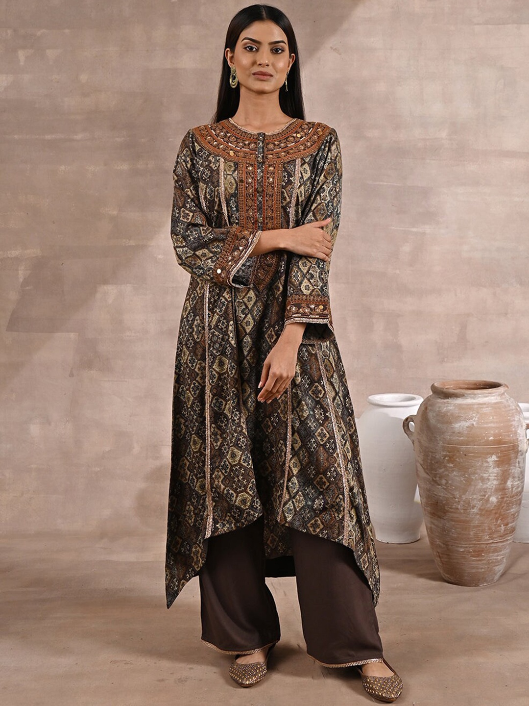 

Lakshita Ethnic Motifs Embroidered Asymmetric Kurta with Palazzos, Brown