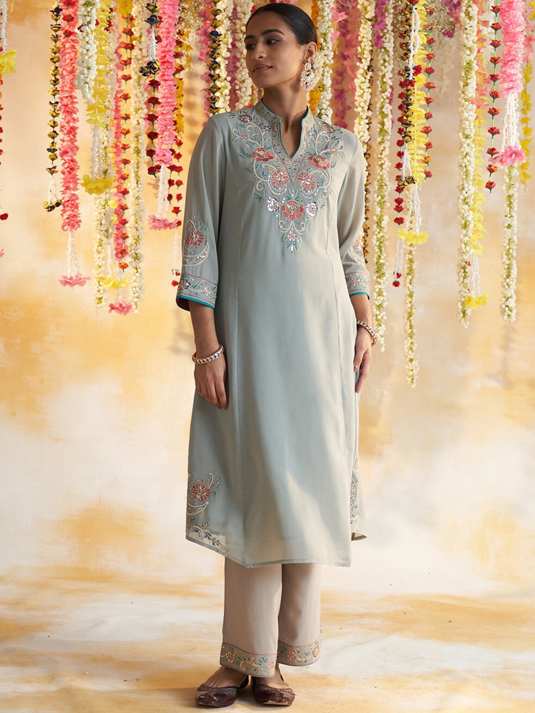 

Lakshita Ethnic Motifs Embroidered Kurta with Trousers, Grey