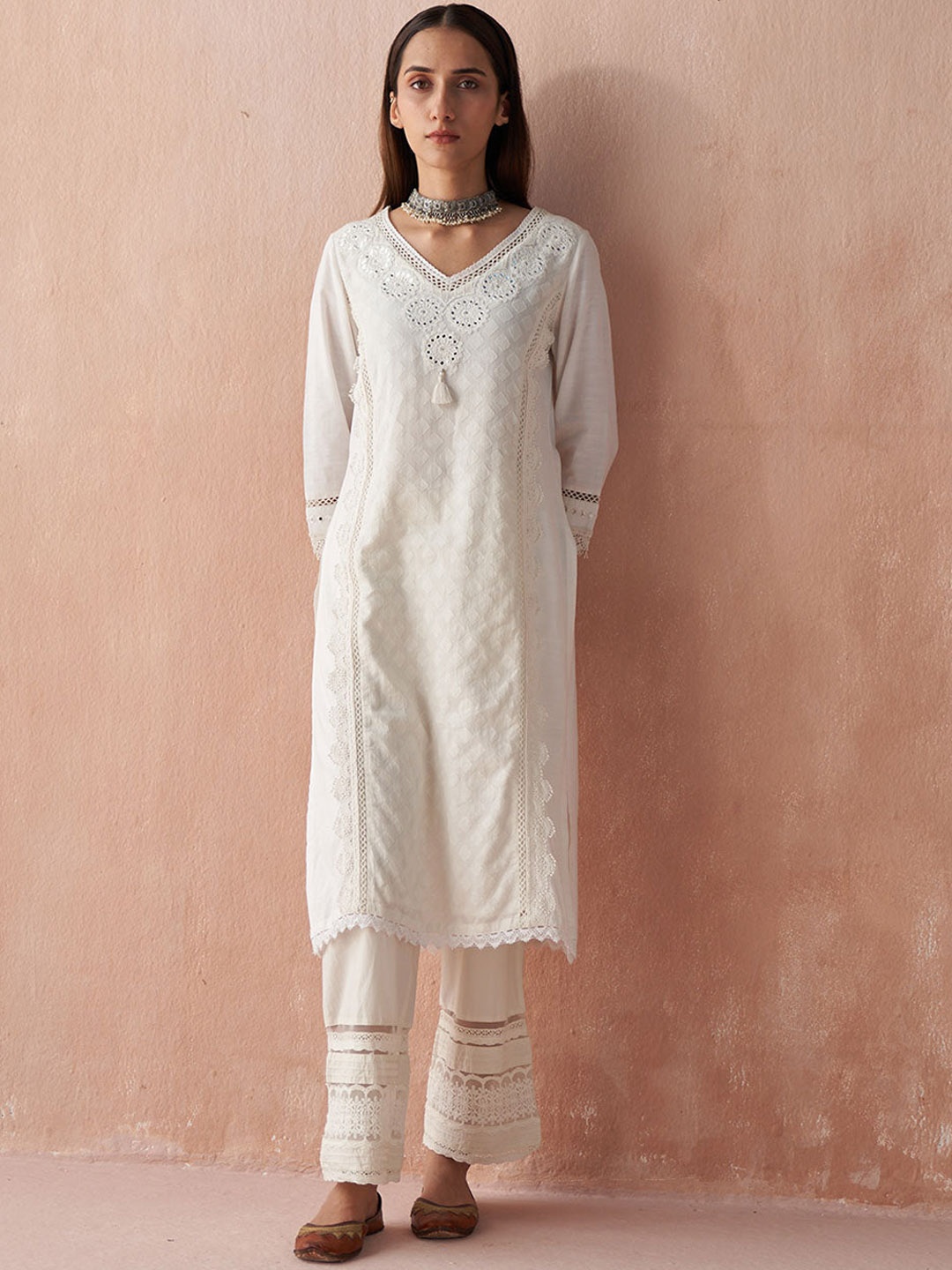 

Lakshita Women Ethnic Motifs Embroidered Kurta with Palazzos, Cream
