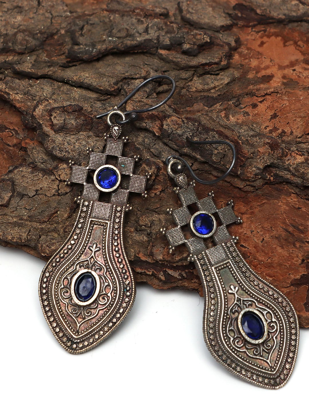 

Ozanoo Brass-Plated Teardrop Shaped Drop Earrings, Blue