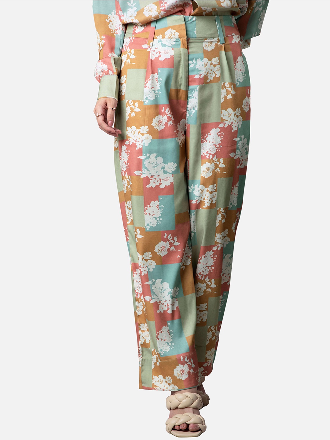 NEOFAA Women Floral Printed Flared Easy Wash Trousers, Green