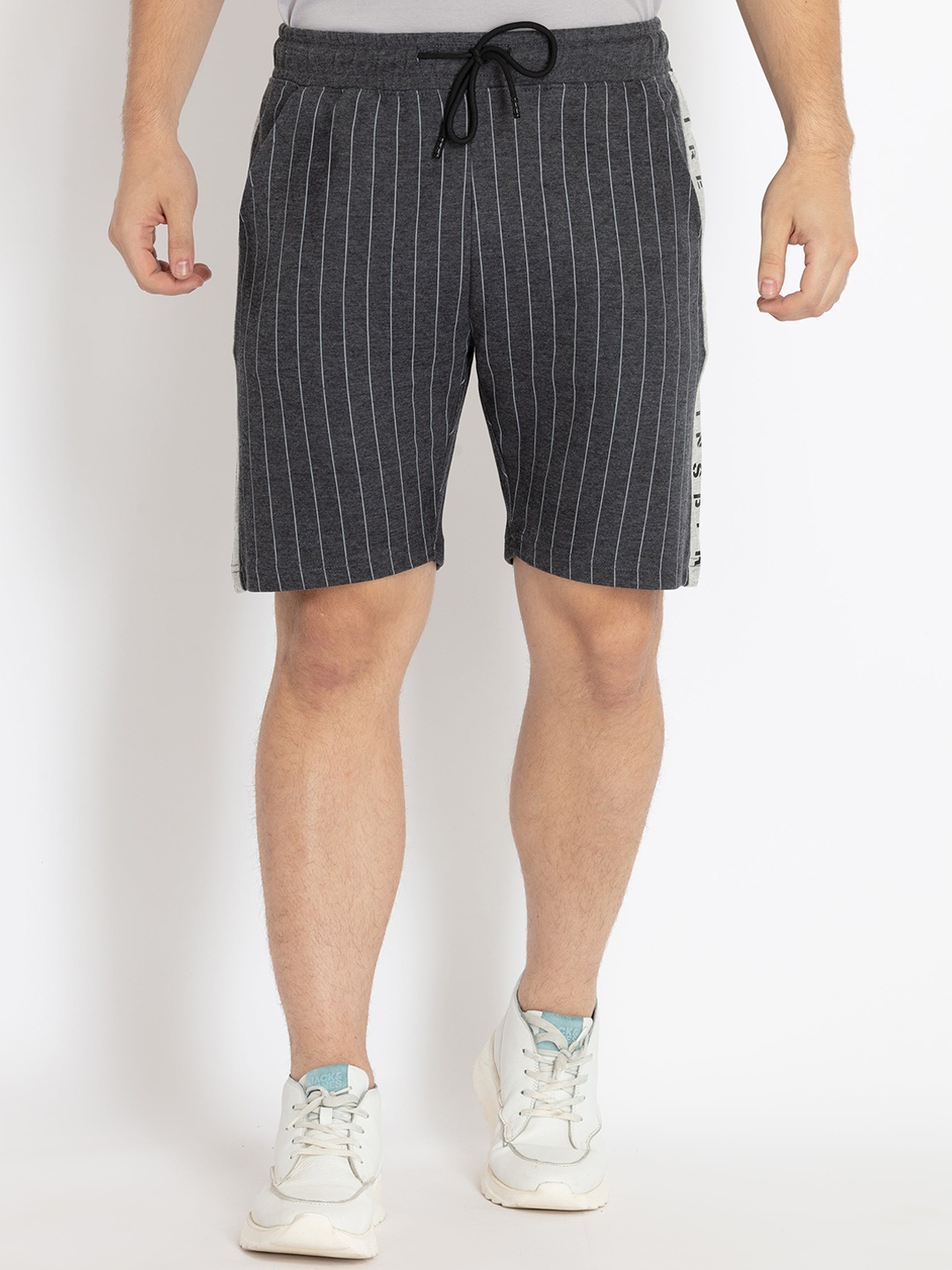 

Status Quo Men Striped Shorts, Grey