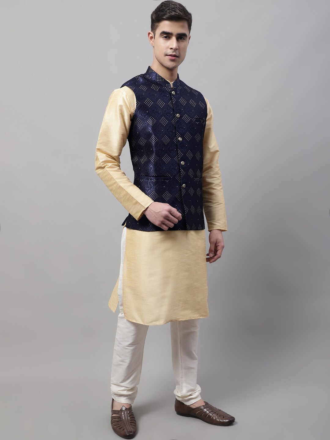 

Jompers Men Floral Dupion Silk Kurta With Churidar, Navy blue