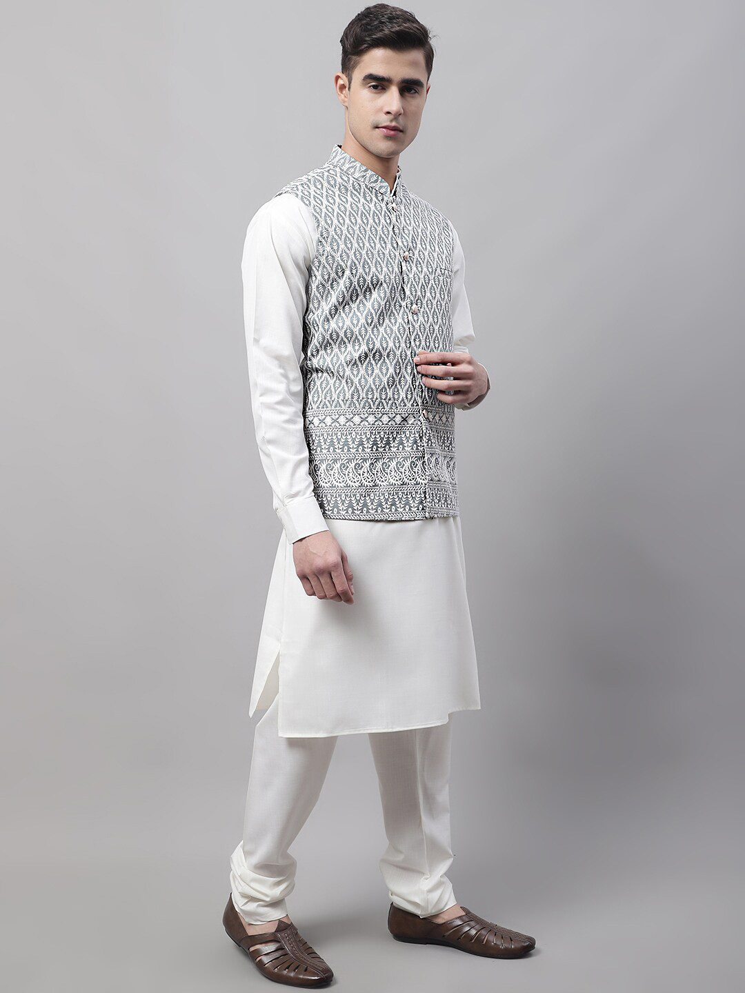 

Jompers Men Floral Embroidered Chikankari Pure Cotton Kurta With Churidar, Grey