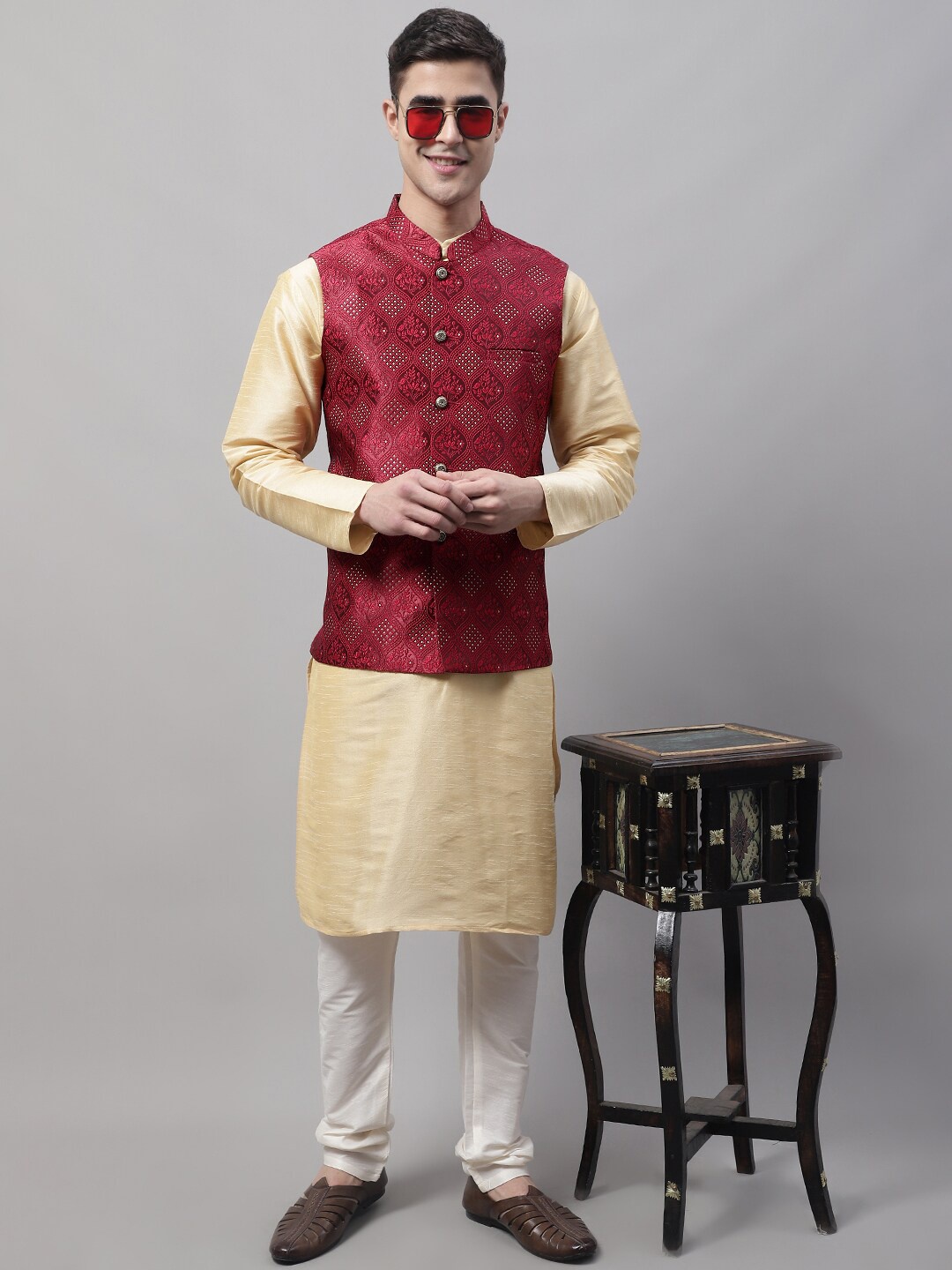 

Jompers Men Floral Kurta with Pyjama And Nehru Jacket, Maroon