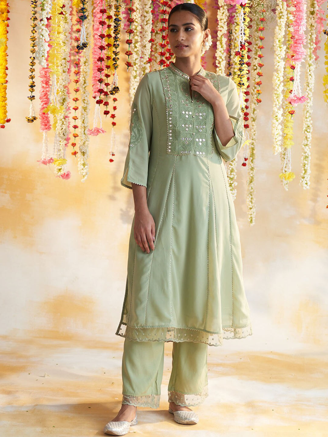 

Lakshita Women Ethnic Motifs Embroidered Kurta with Palazzos, Green