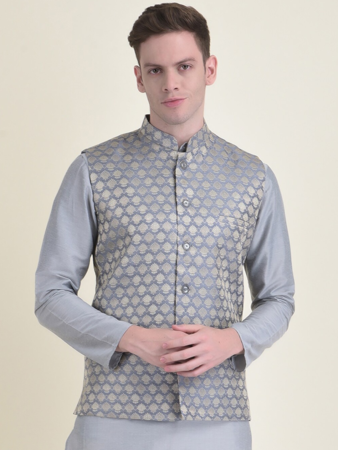 

DEYANN Men Kurta with Trousers With Woven Design Nehru Jacket, Silver