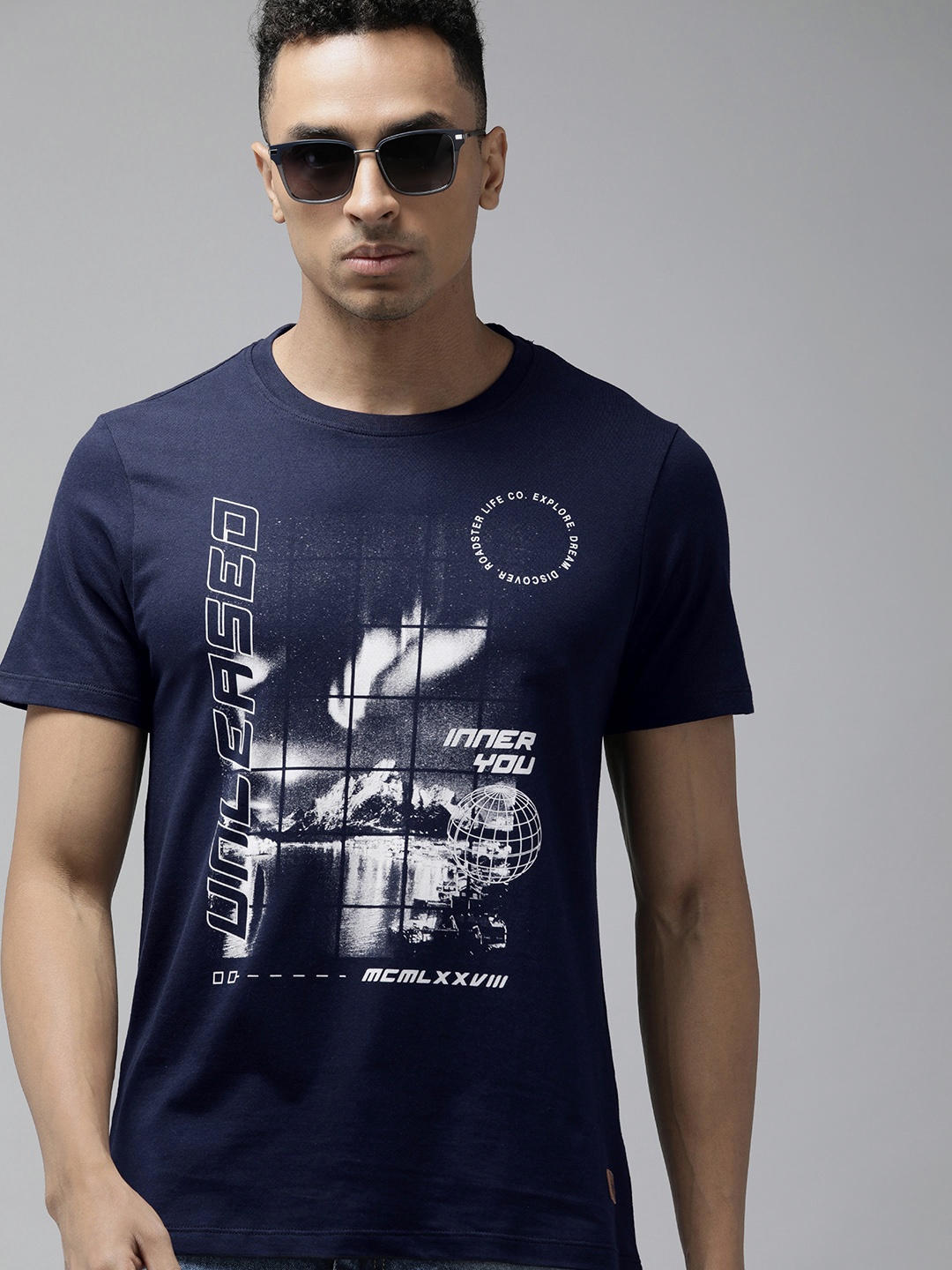 

The Roadster Lifestyle Co. Men Graphic Printed Pure Cotton T-shirt, Navy blue