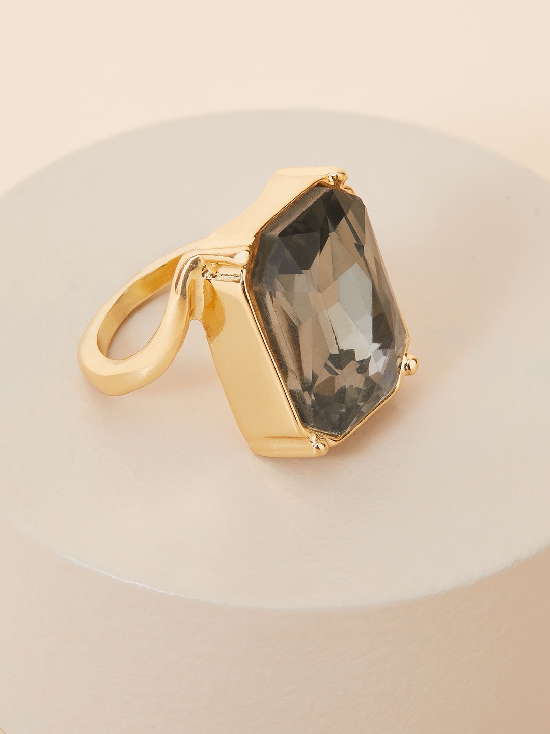 

Accessorize London Women Emerald Cut Statement Finger Ring, Grey