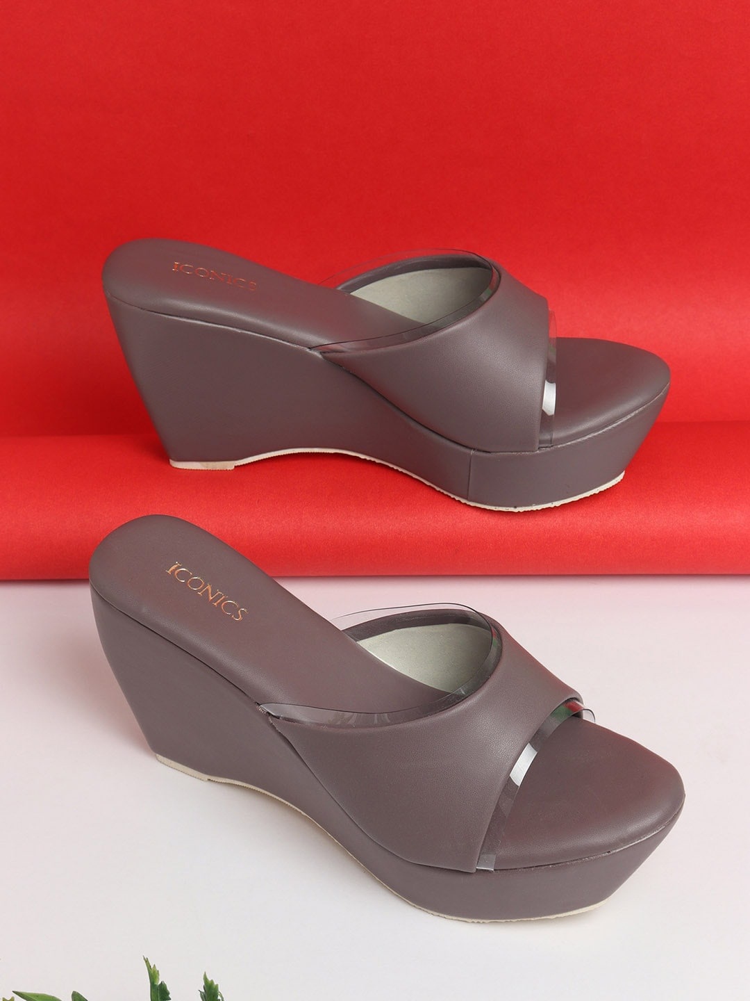 

ICONICS Open Toe Wedges, Coffee brown
