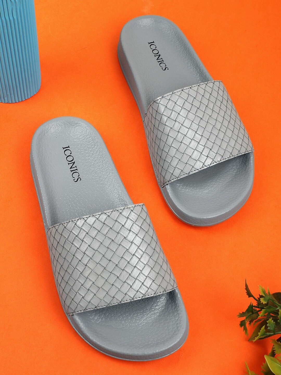 

ICONICS Women Printed Open Toe Sliders, Grey