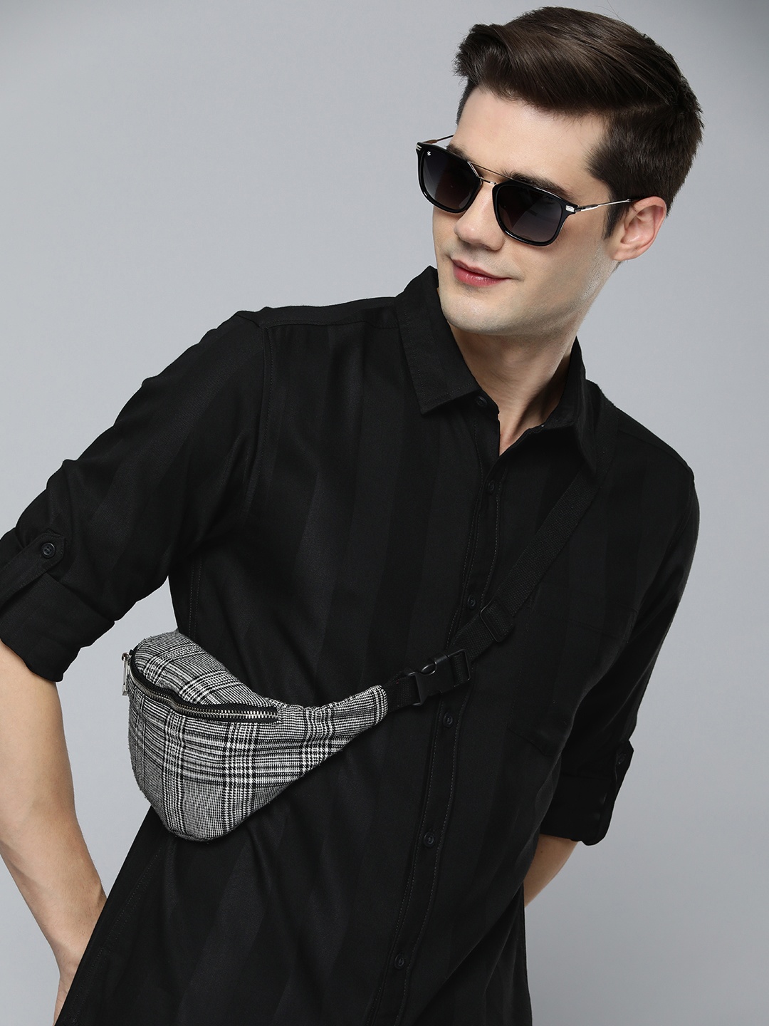 

HERE&NOW Men Slim Fit Striped Spread Collar Casual Shirt, Black