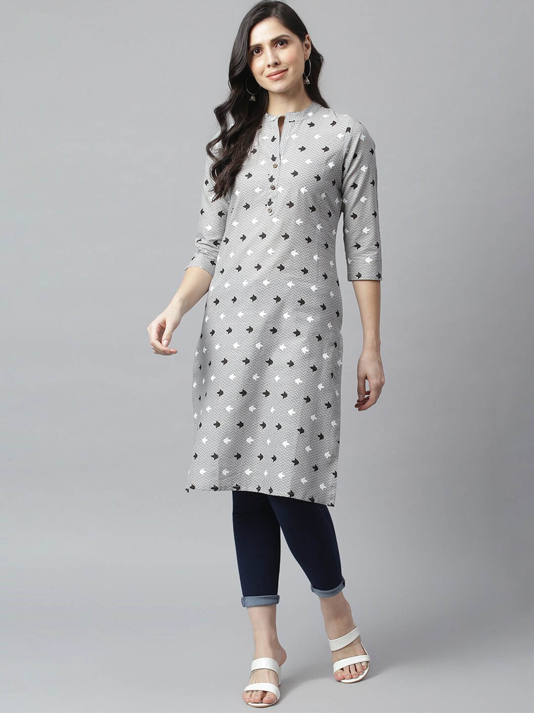 

METRO-FASHION Women Floral Printed Cotton Kurta, Grey