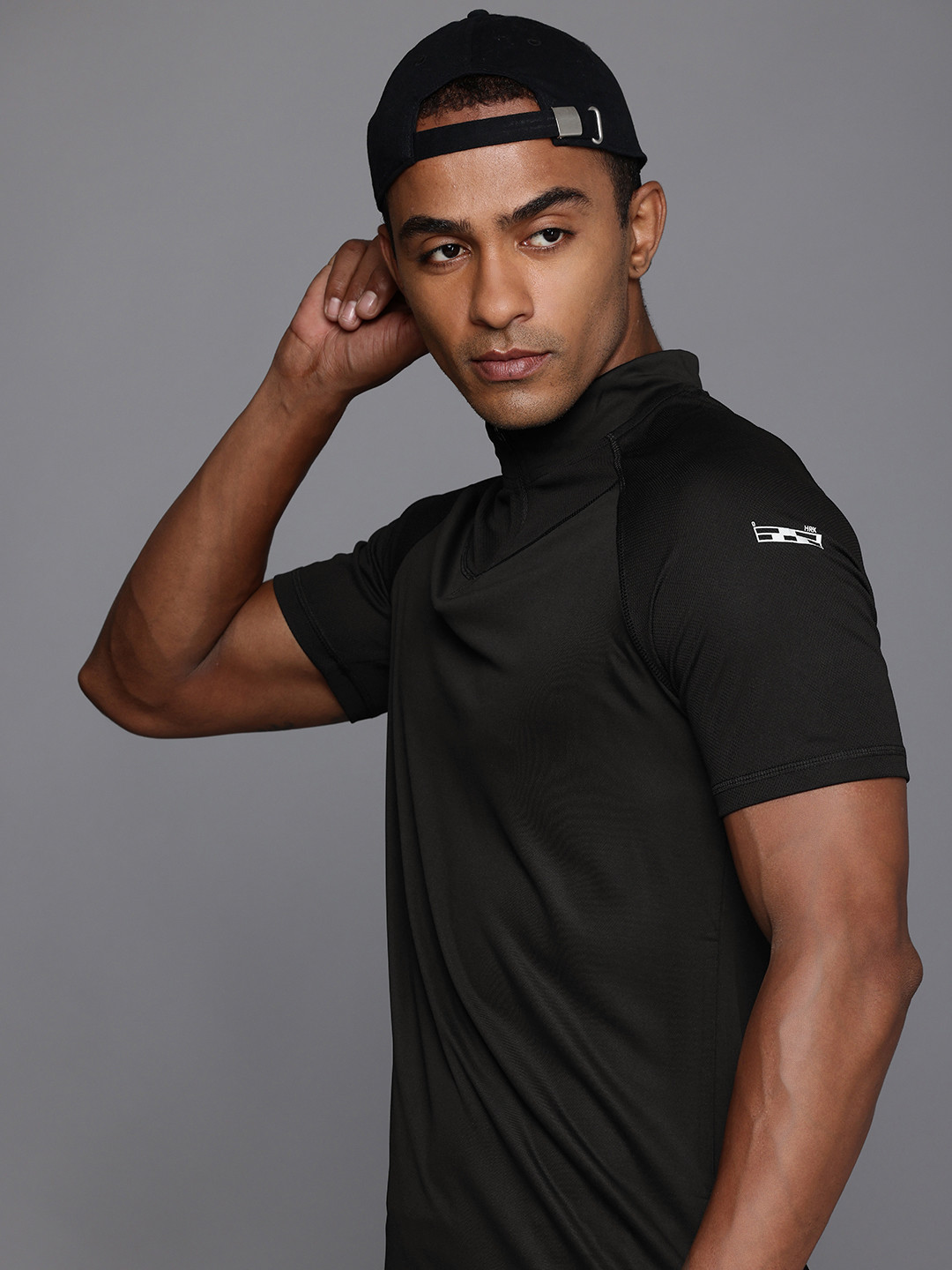

HRX by Hrithik Roshan Rapid-Dry Antimicrobial Raglan Sleeves Henley Neck Outdoor T-shirt, Black