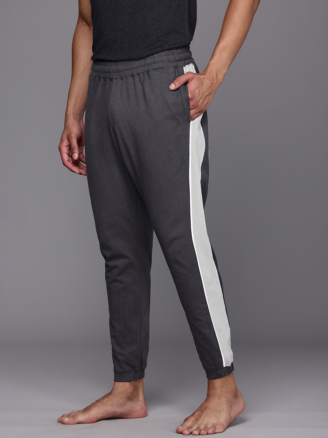 

HRX by Hrithik Roshan Men Pure Cotton Yoga Joggers, Grey