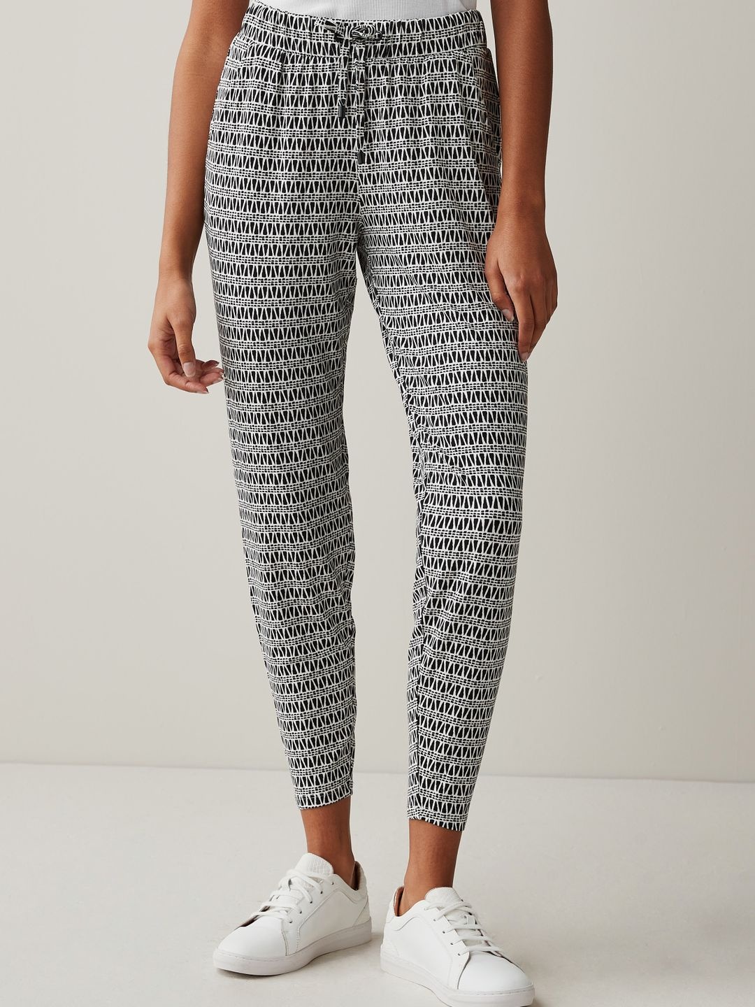 

NEXT Women Geometric Printed Joggers, Black