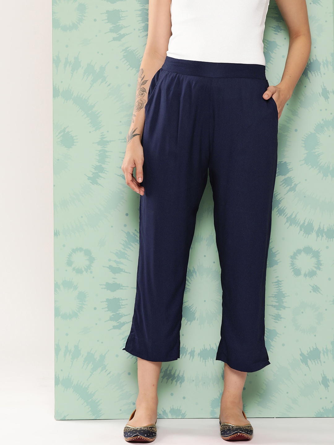 

Libas Women Solid Cropped Trousers, Navy blue