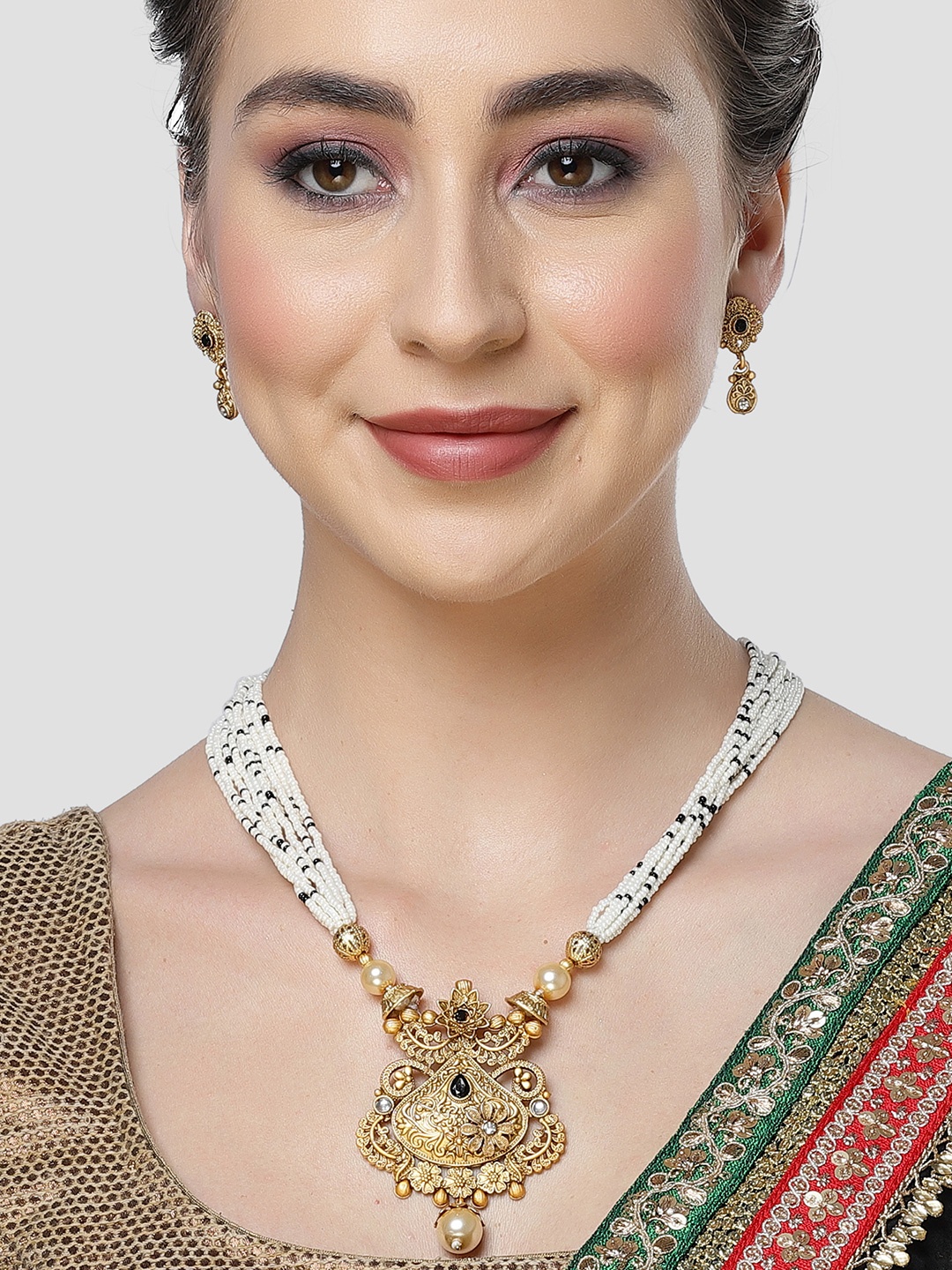 

KARATCART Gold-Plated Kundan-Studded & Beaded Ranihaar Jewellery Set