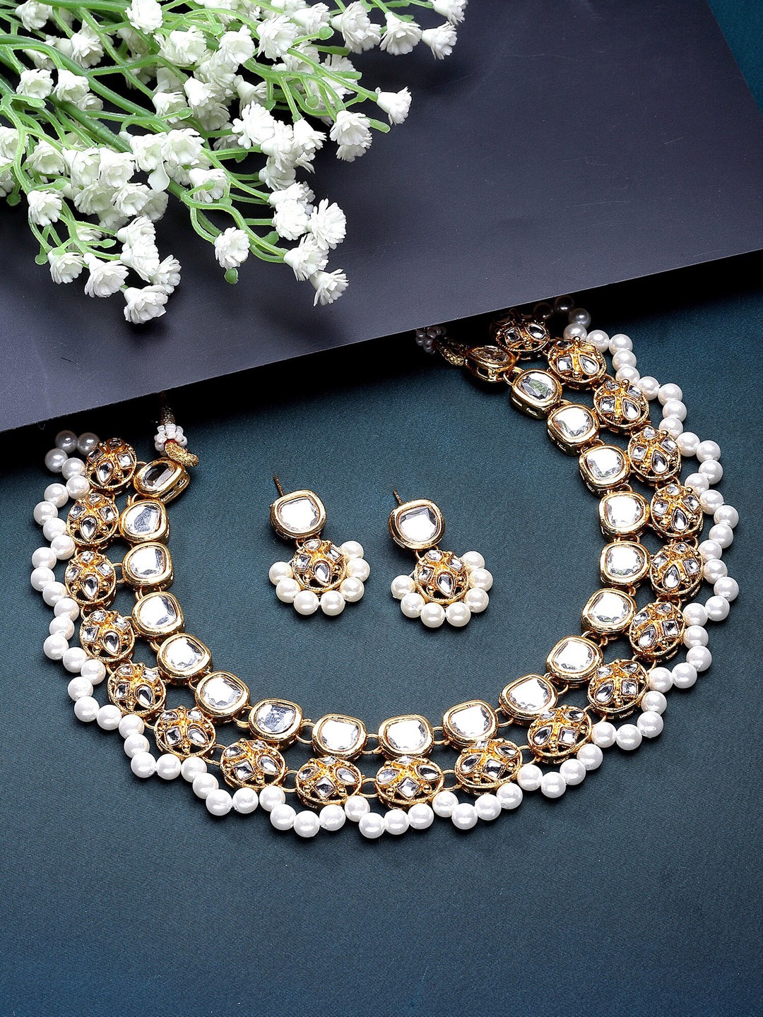 KARATCART Gold-Plated Kundan-Studded & Beaded Jewellery Set, White