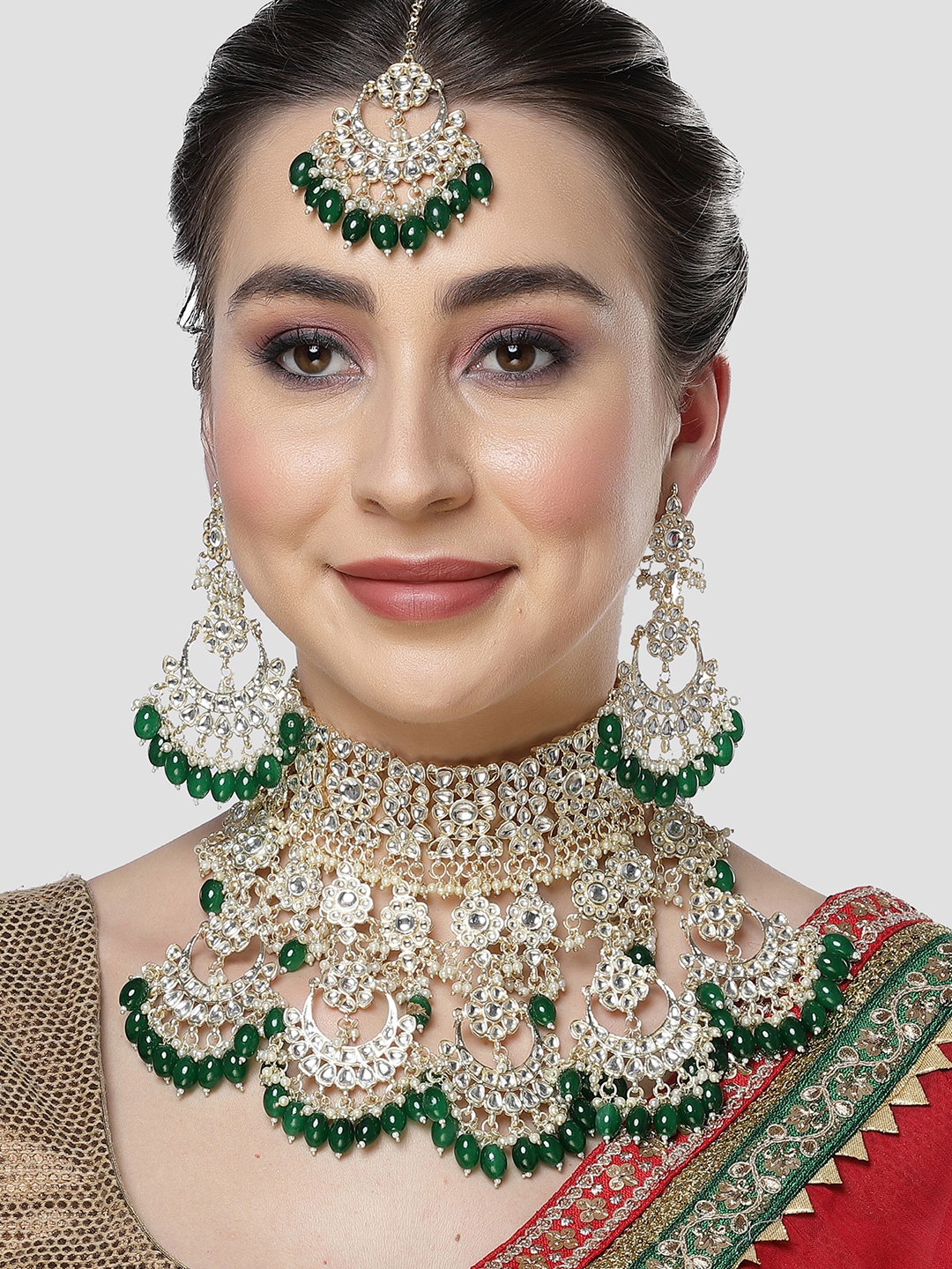 

KARATCART Gold-Plated Kundan-Studded Beaded Jewellery Set, Green