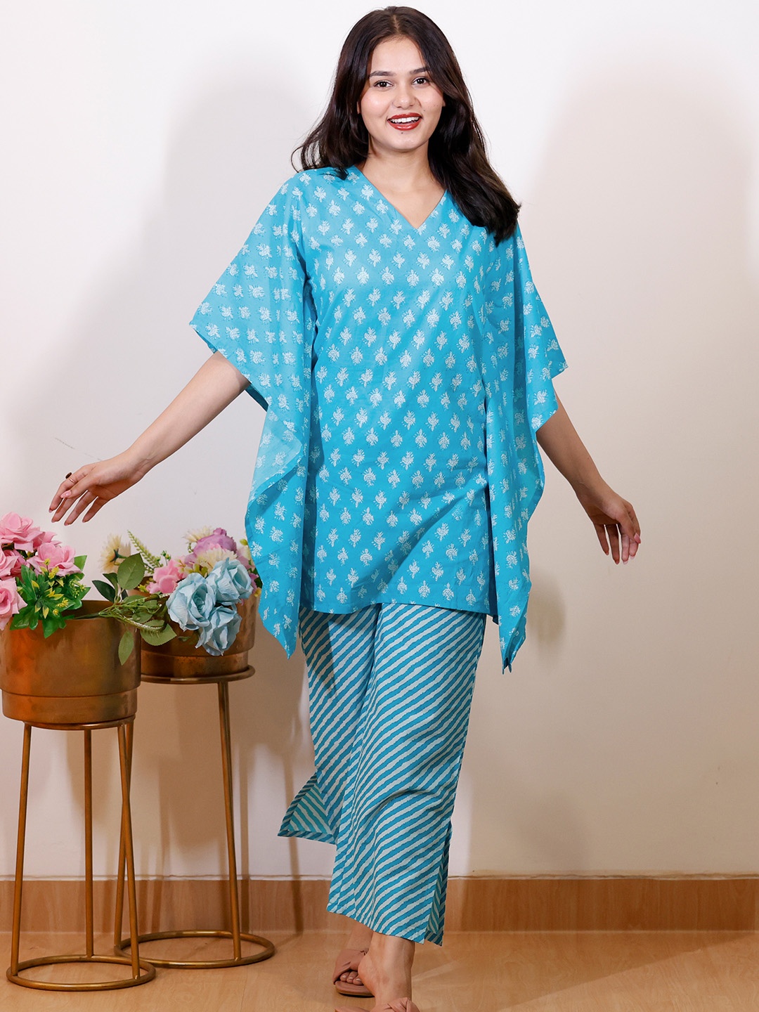 

Libas Printed Cotton Night suit, Turquoise blue