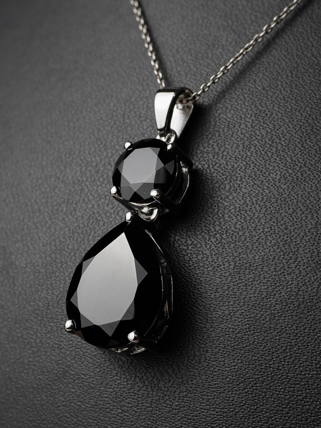 

HIFLYER JEWELS Silver-Plated 925 Sterling Silver Teardrop Shaped Studded Pedant, Black