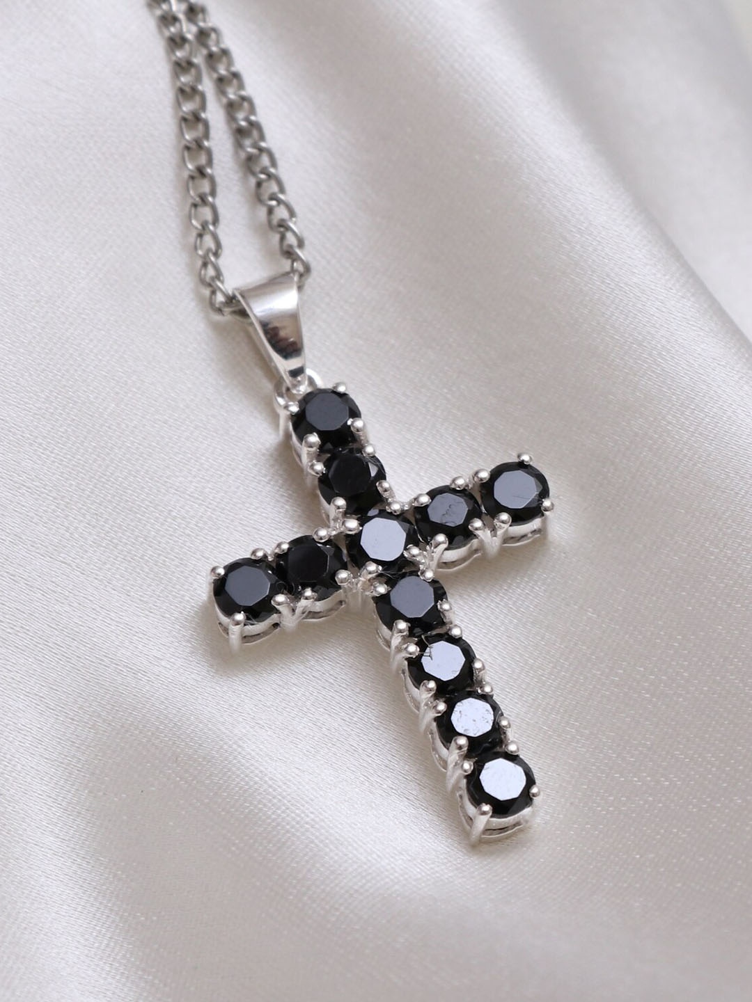 

HIFLYER JEWELS Silver-Plated 925 Sterling Silver Studded Pedant, Black