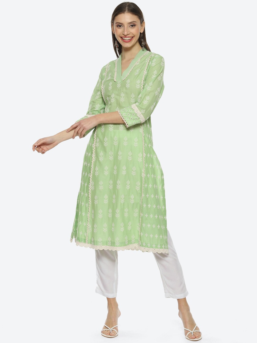 

Biba Women Floral Embroidered Kurta, Green