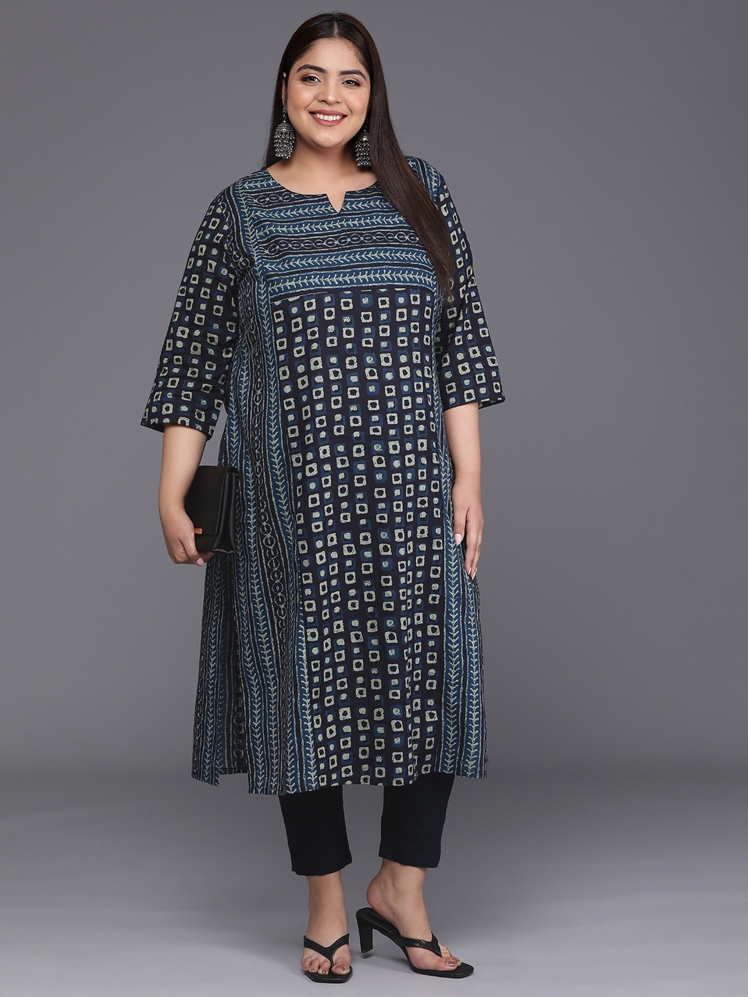 

Varanga Plus Size Geometric Printed Cotton Kurta, Navy blue