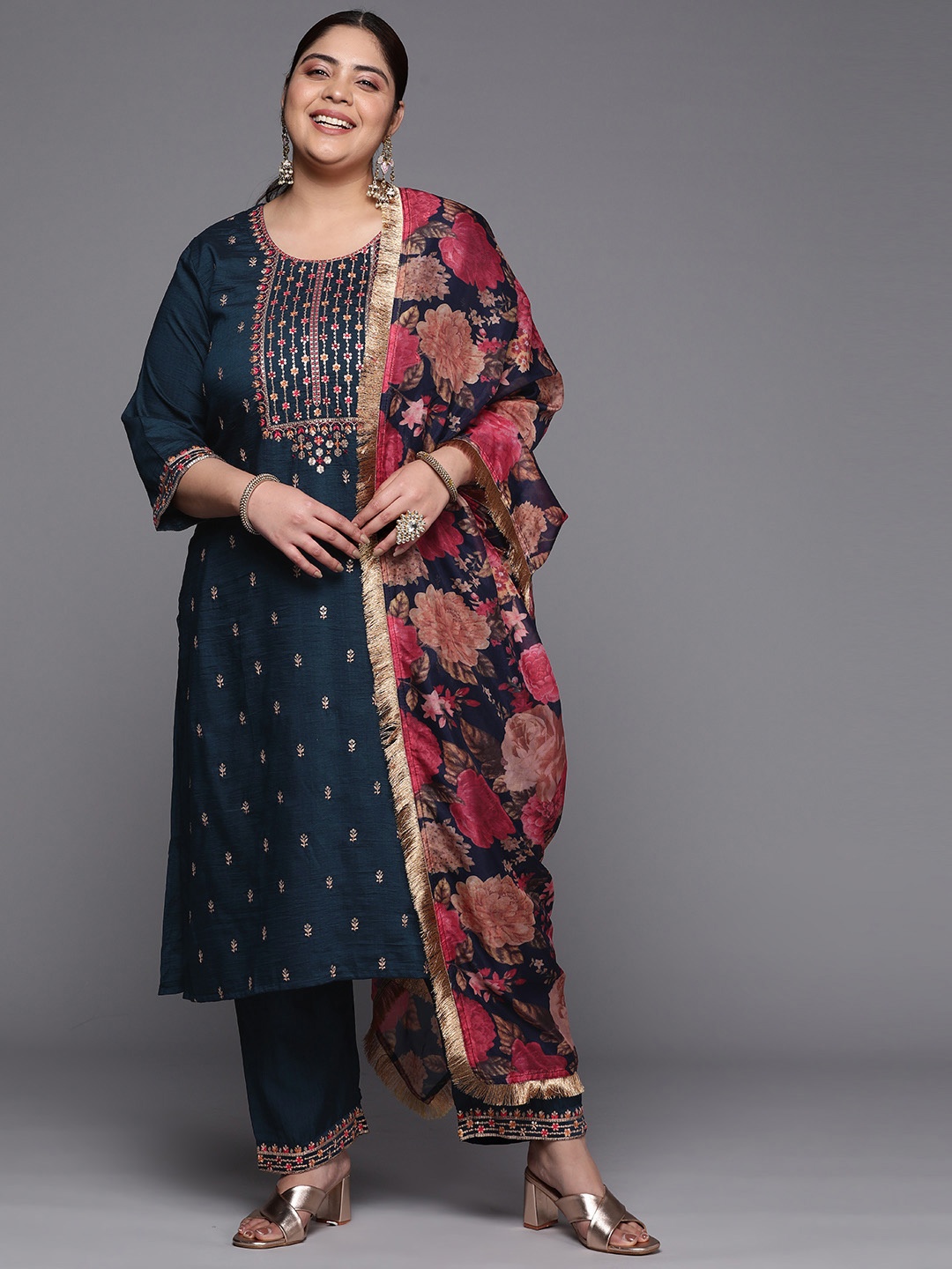 

Varanga Plus Size Embroidered Kurta with Trousers & With Dupatta, Teal