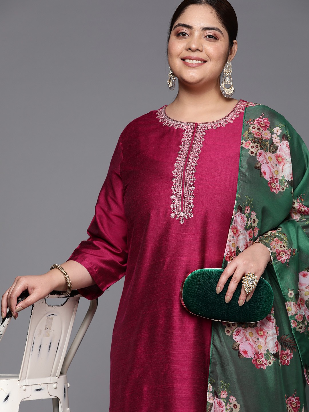 

Varanga Ethnic Motifs Embroidered Kurta with Trousers & With Dupatta, Magenta
