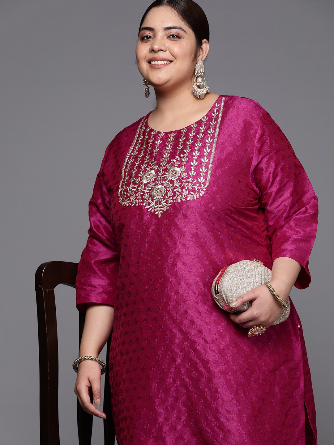 

Varanga Women Pink Ethnic Motifs Embroidered Thread Work Kurta with Trousers
