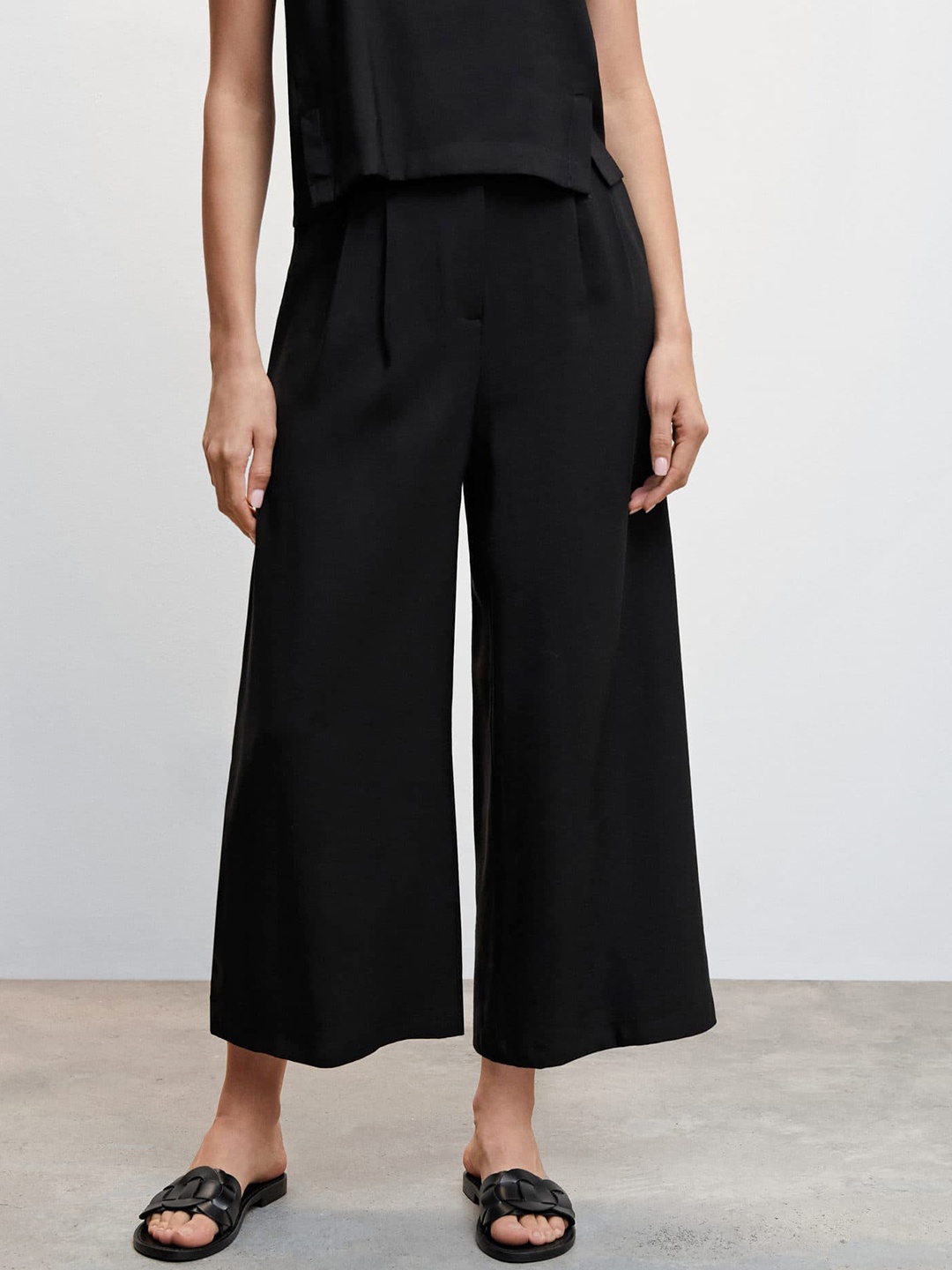 

MANGO Women Sustainable Pleated High-Rise Pleated Parallel Trousers, Black