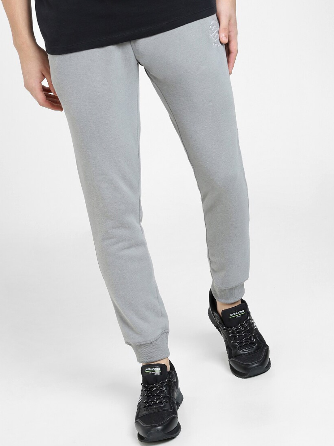 

Jack & Jones Men Solid Slim Fit Joggers, Grey
