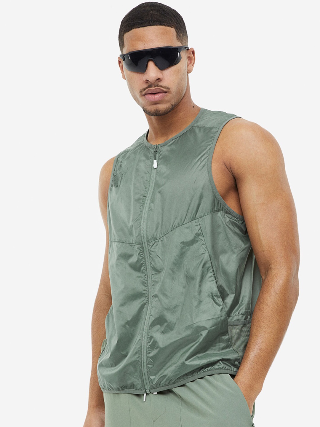 

H&M Men Lightweight Running Gilet, Olive