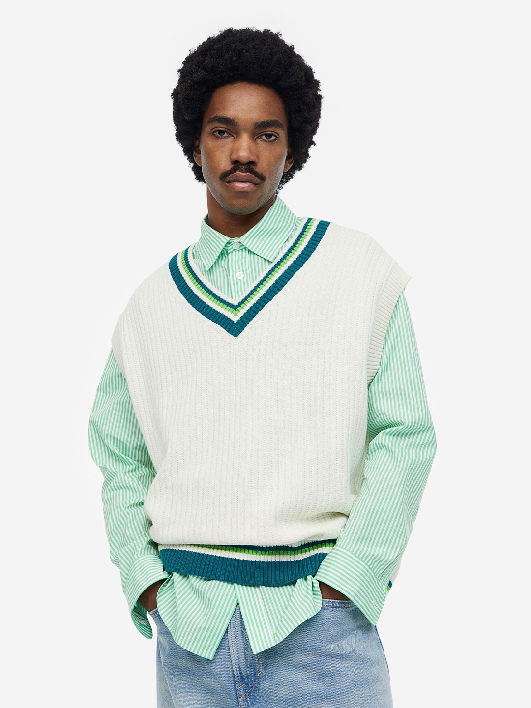 

H&M Men Relaxed Fit V-neck Sweater Vest, Green