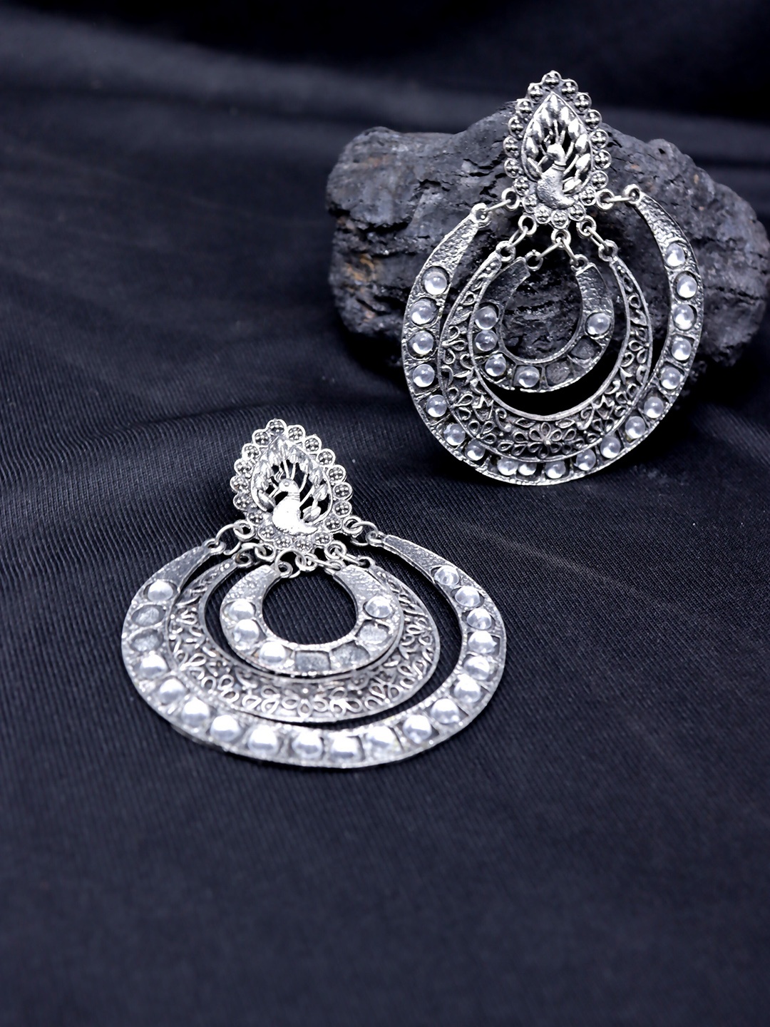 

VAGHBHATT Silver-Plated Oval Drop Earrings, White