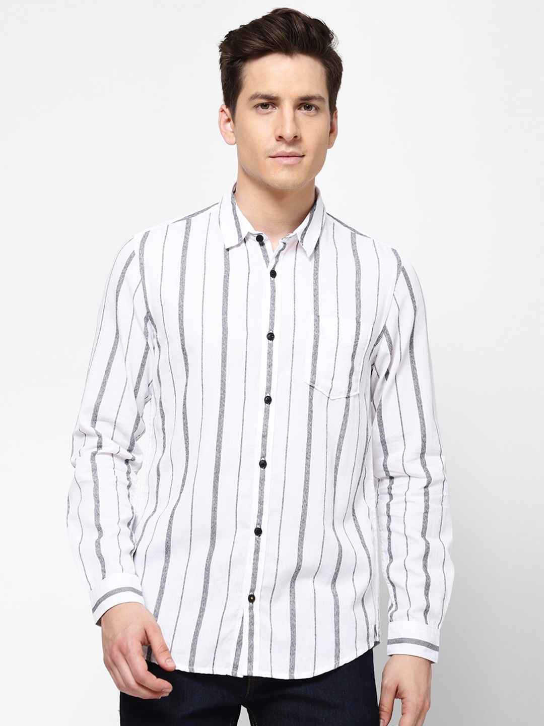 

Wrangler Men Vertical Striped Slim Fit Cotton Casual Shirt, White