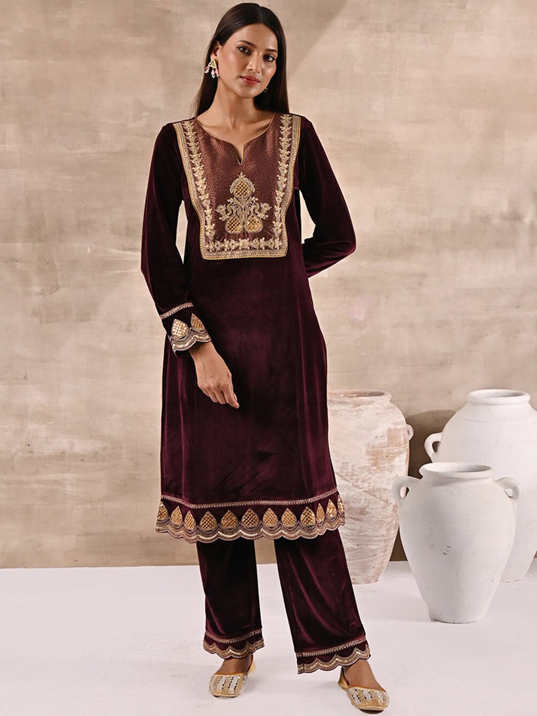 

Lakshita Ethnic Motifs Embroidered Velvet Kurta with Palazzos, Maroon