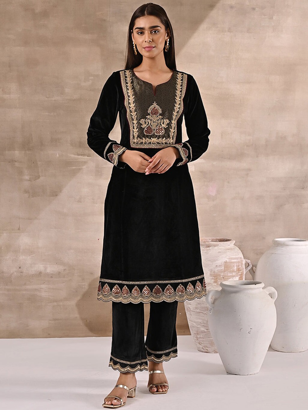 

Lakshita Women Ethnic Motifs Embroidered Velvet Kurta with Palazzos, Black